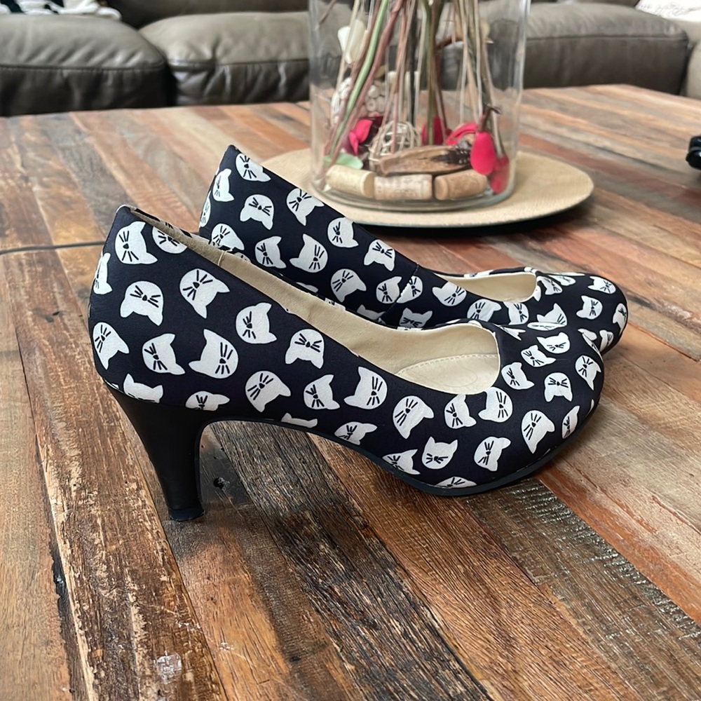 “Kitten” Heels size 8